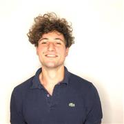 Neo-laureato in Scienze Filosofiche alla statale di Milano con ottimi voti impartisce lezioni di Storia, filosofia e materie letterarie